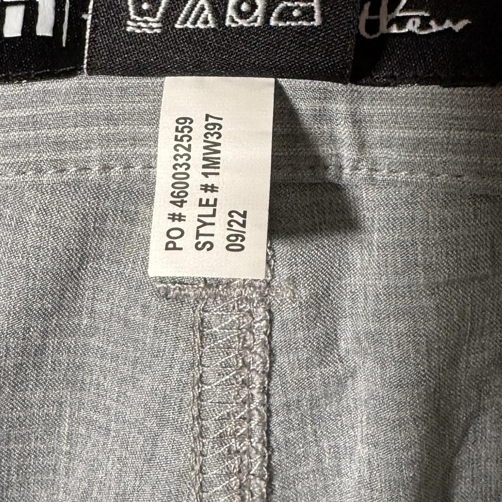 Travis Mathew Shorts Mens 40 Gray Striped Performance‎ Golf Stretch Sand Harbor